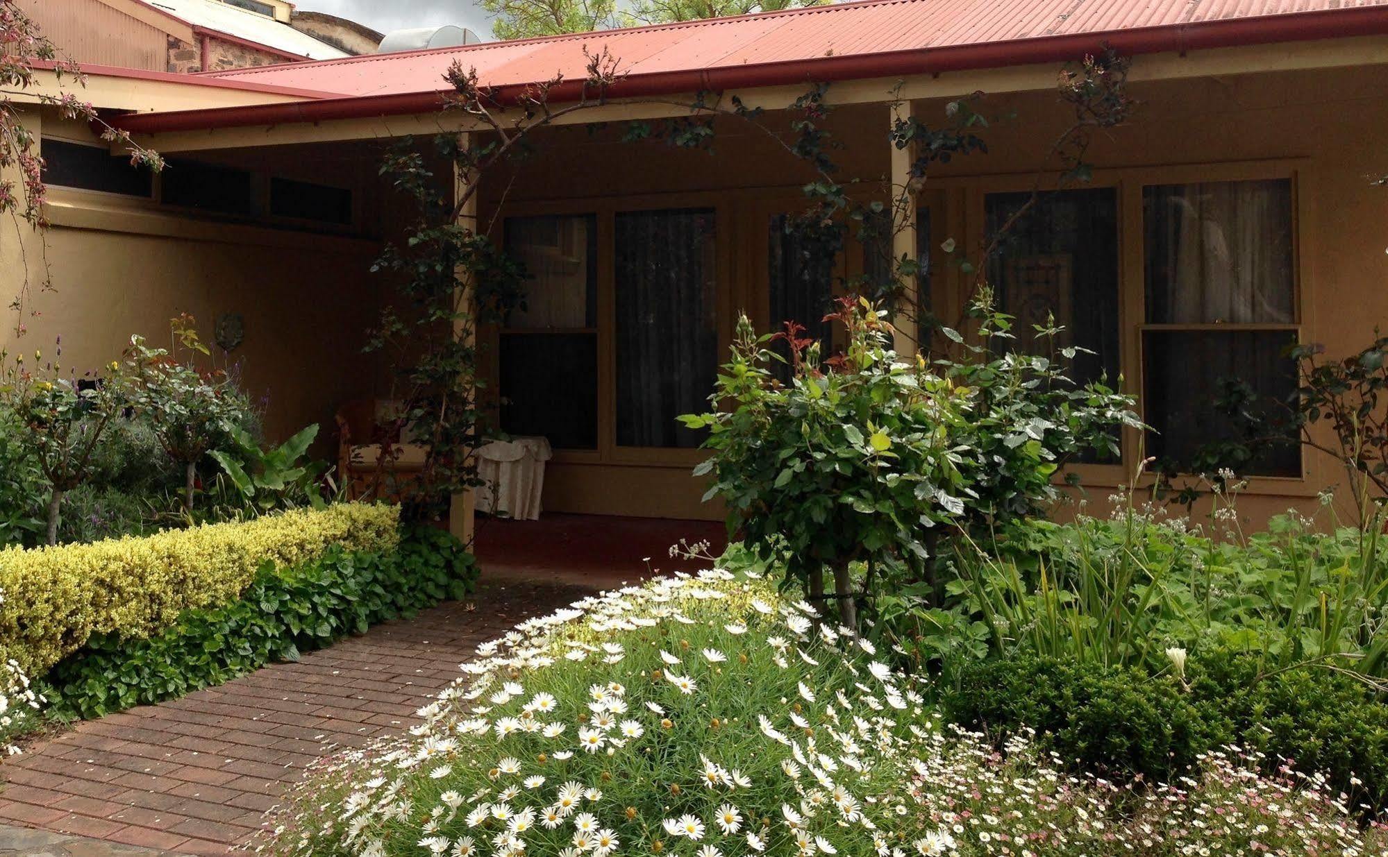 Gasworks B&B Cottages 斯特拉萨尔宾 外观 照片